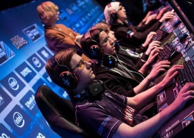 我们看到他 我们看到他